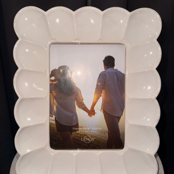 Lenox Ivory Scalloped Picture Frame